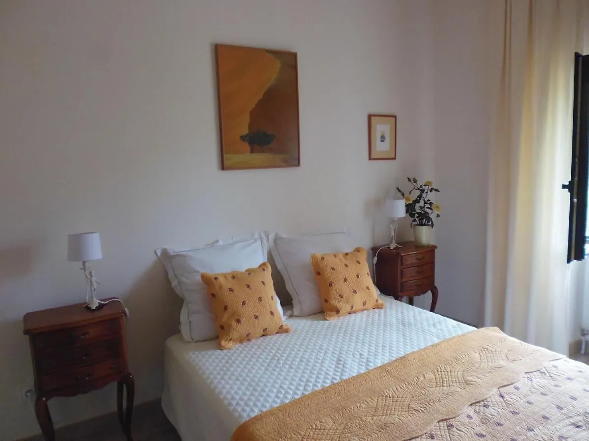 La Fleur De Lys Bed & Breakfast Roussayrolles